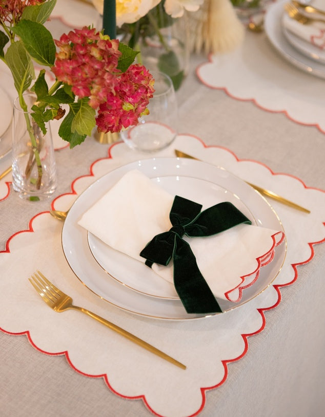 Linen Table Placemet and Napkins Set with Embroidered Scalloped Edges