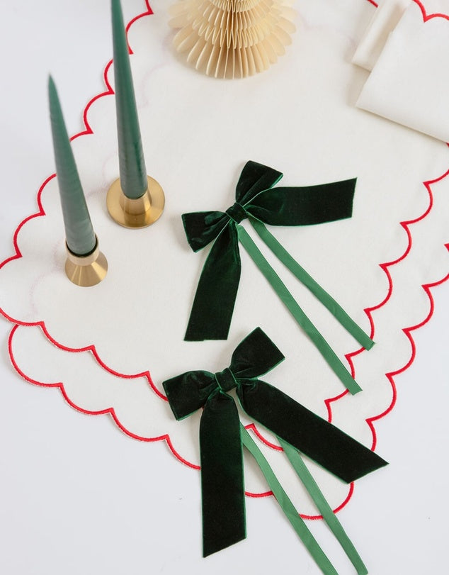 Linen Table Placemet and Napkins Set with Embroidered Scalloped Edges