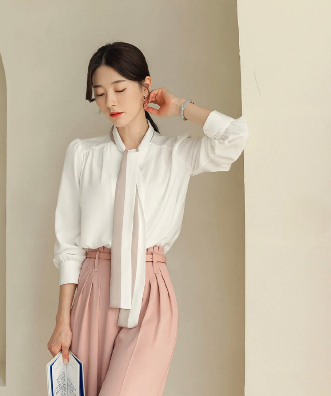 Shirt with Tie-Up Neck and Long Sleeves – Elegant Design for Women