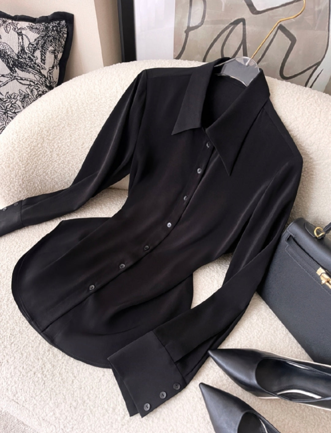 Shirt with Broad Collars and Long Sleeves – Elegant Shirt for Women