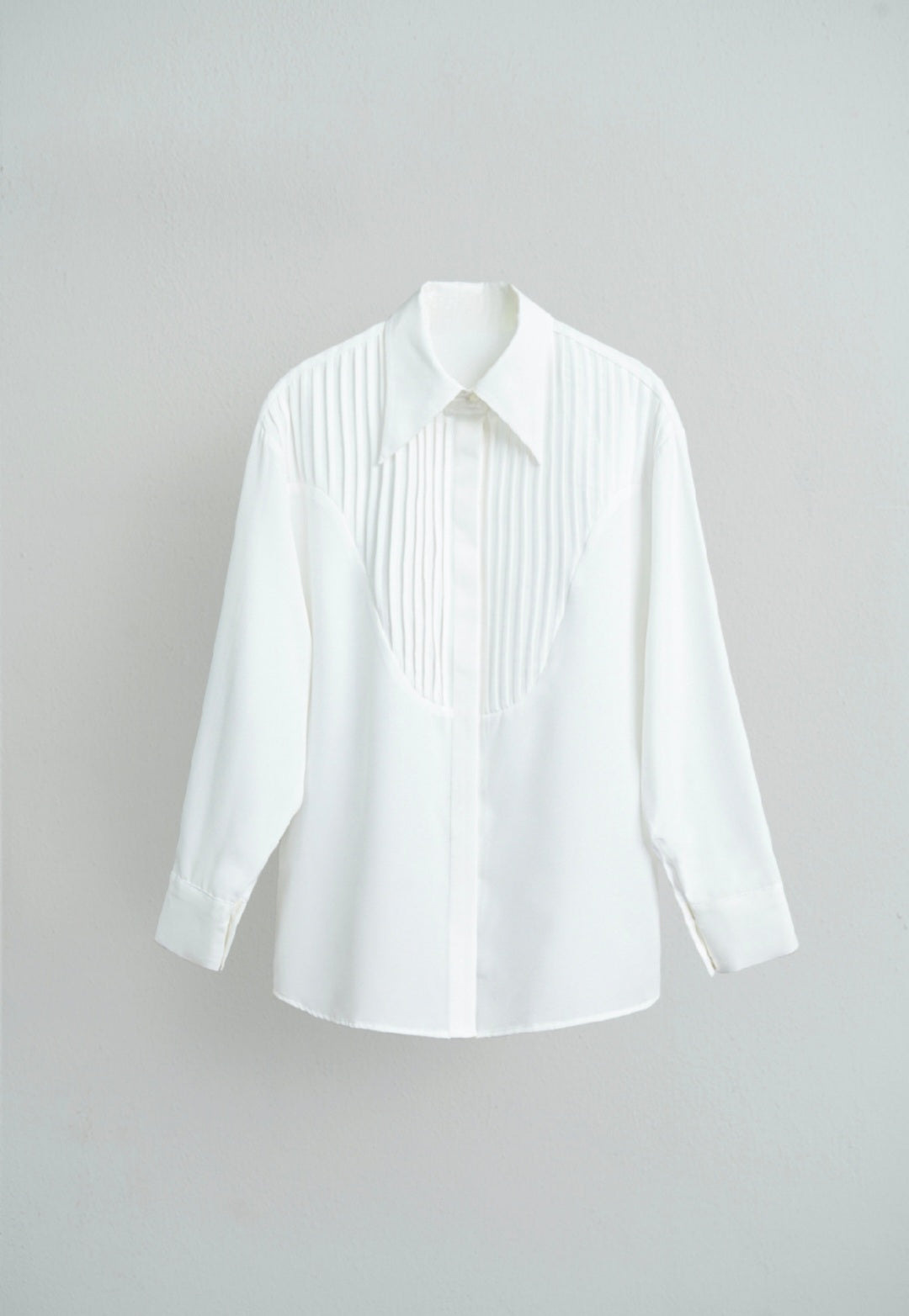 Shirt with Pleated Front and Broad Collars – Stylish Shirt for Women