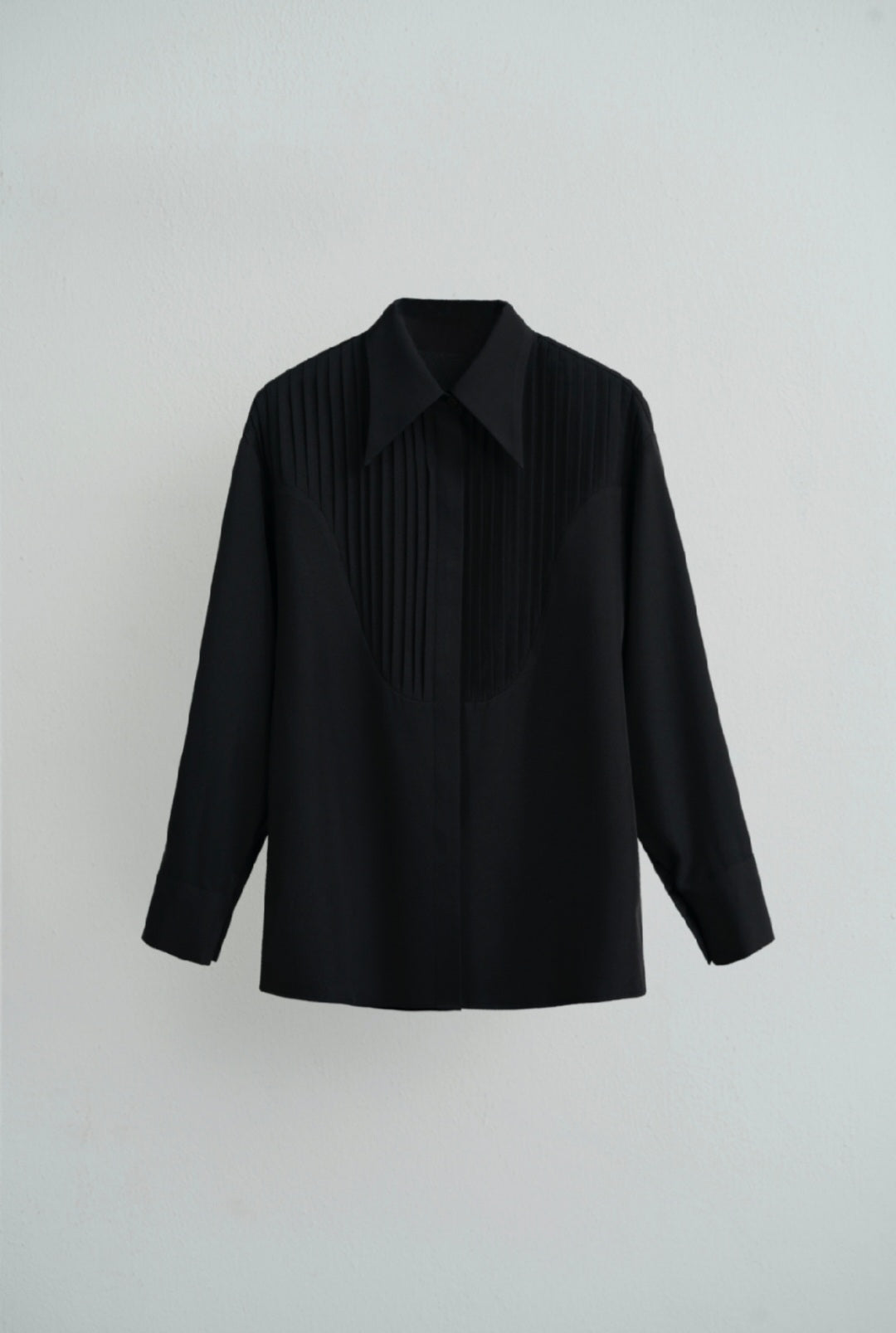 Shirt with Pleated Front and Broad Collars – Stylish Shirt for Women