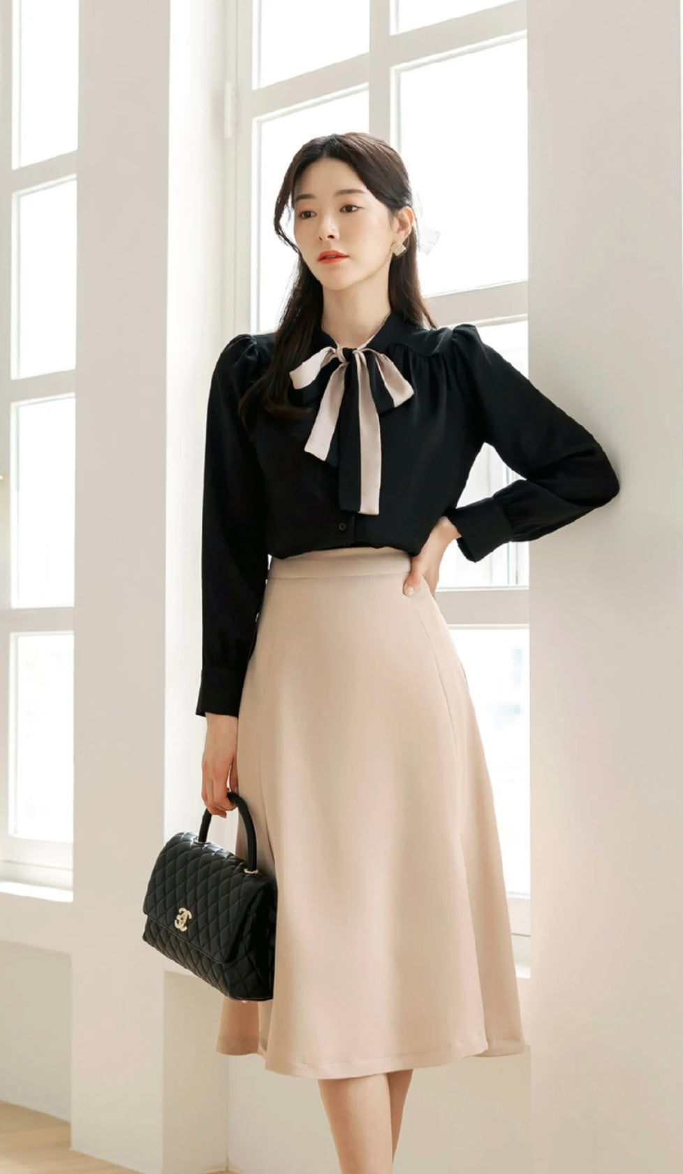 Shirt with Tie-Up Neck and Long Sleeves – Elegant Design for Women