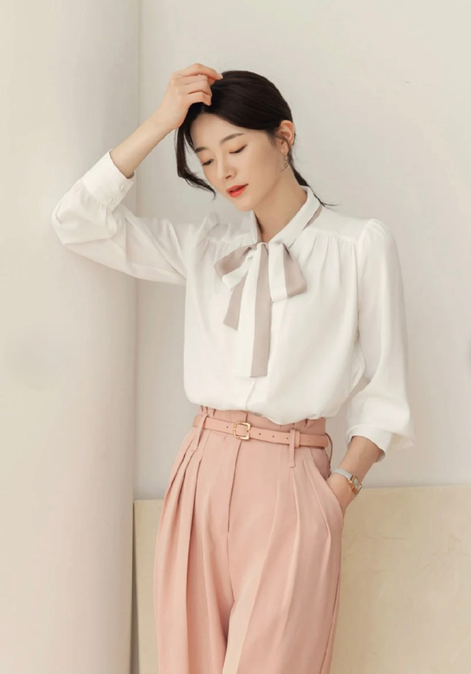 Shirt with Tie-Up Neck and Long Sleeves – Elegant Design for Women