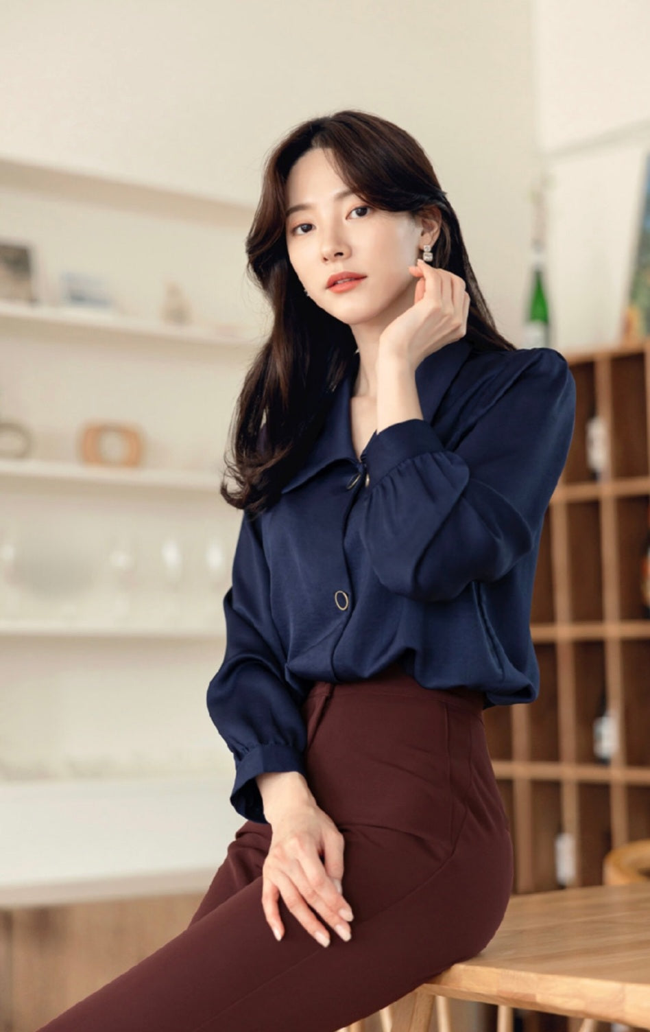 Satin Shirt with Broad Collars and Long Sleeves – November 28